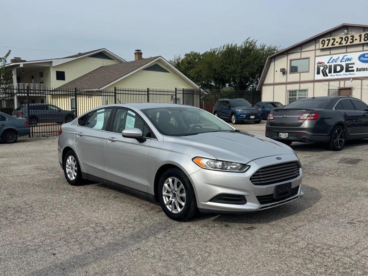 2016 SILVER FORD FUSION S (3FA6P0G71GR) with an 2.5L engine, Automatic transmission, located at 1507 S Hwy 67, Cedar Hill, TX, 75104, (972) 293-1833, 32.556370, -96.973297 - Photo#1