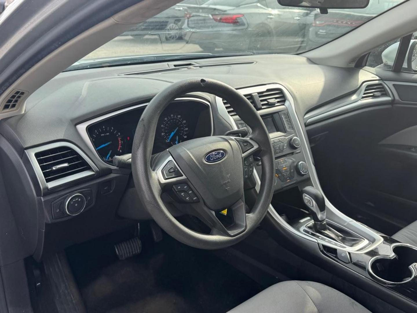 2016 SILVER FORD FUSION S (3FA6P0G71GR) with an 2.5L engine, Automatic transmission, located at 1507 S Hwy 67, Cedar Hill, TX, 75104, (972) 293-1833, 32.556370, -96.973297 - Photo#4