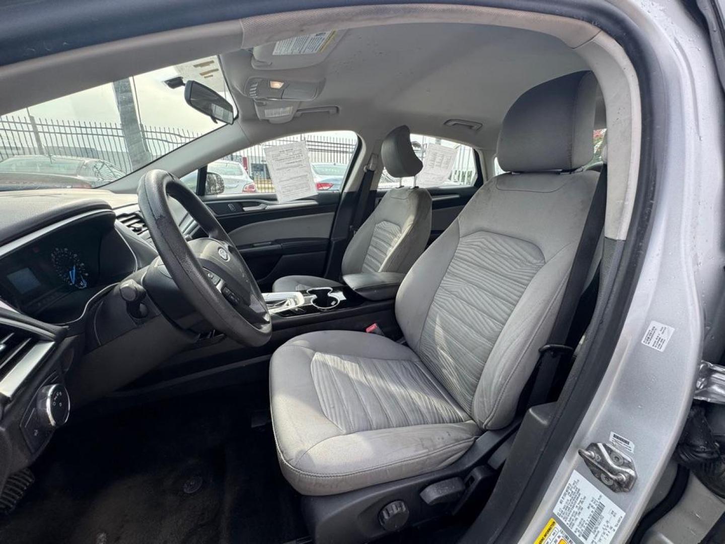 2016 SILVER FORD FUSION S (3FA6P0G71GR) with an 2.5L engine, Automatic transmission, located at 1507 S Hwy 67, Cedar Hill, TX, 75104, (972) 293-1833, 32.556370, -96.973297 - Photo#5