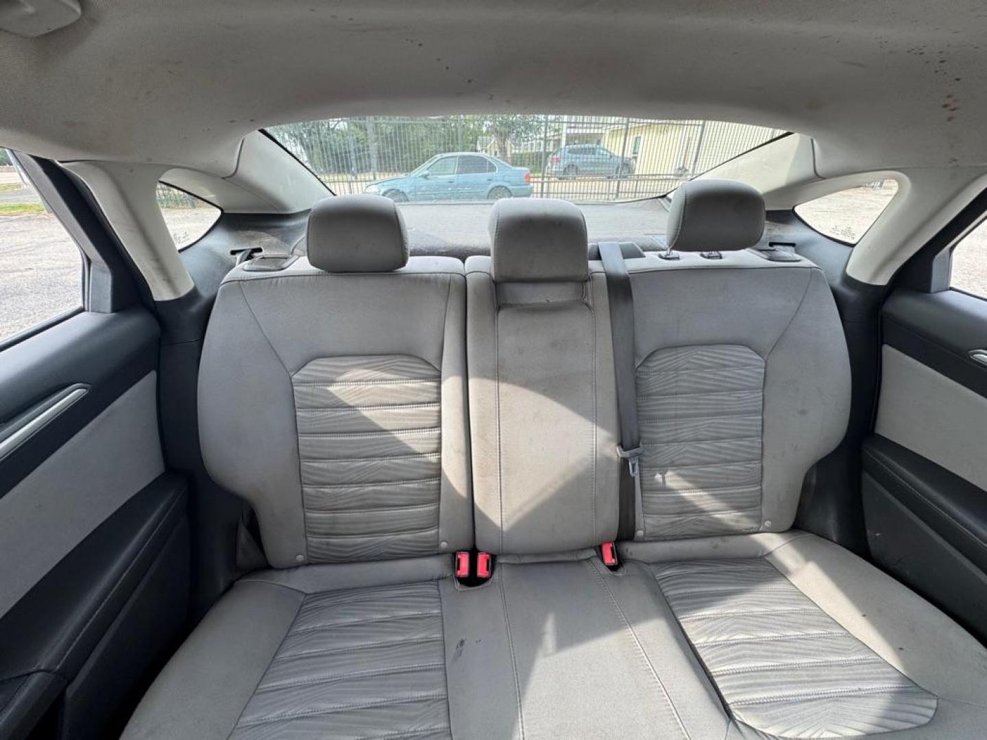 2016 SILVER FORD FUSION S (3FA6P0G71GR) with an 2.5L engine, Automatic transmission, located at 1507 S Hwy 67, Cedar Hill, TX, 75104, (972) 293-1833, 32.556370, -96.973297 - Photo#6