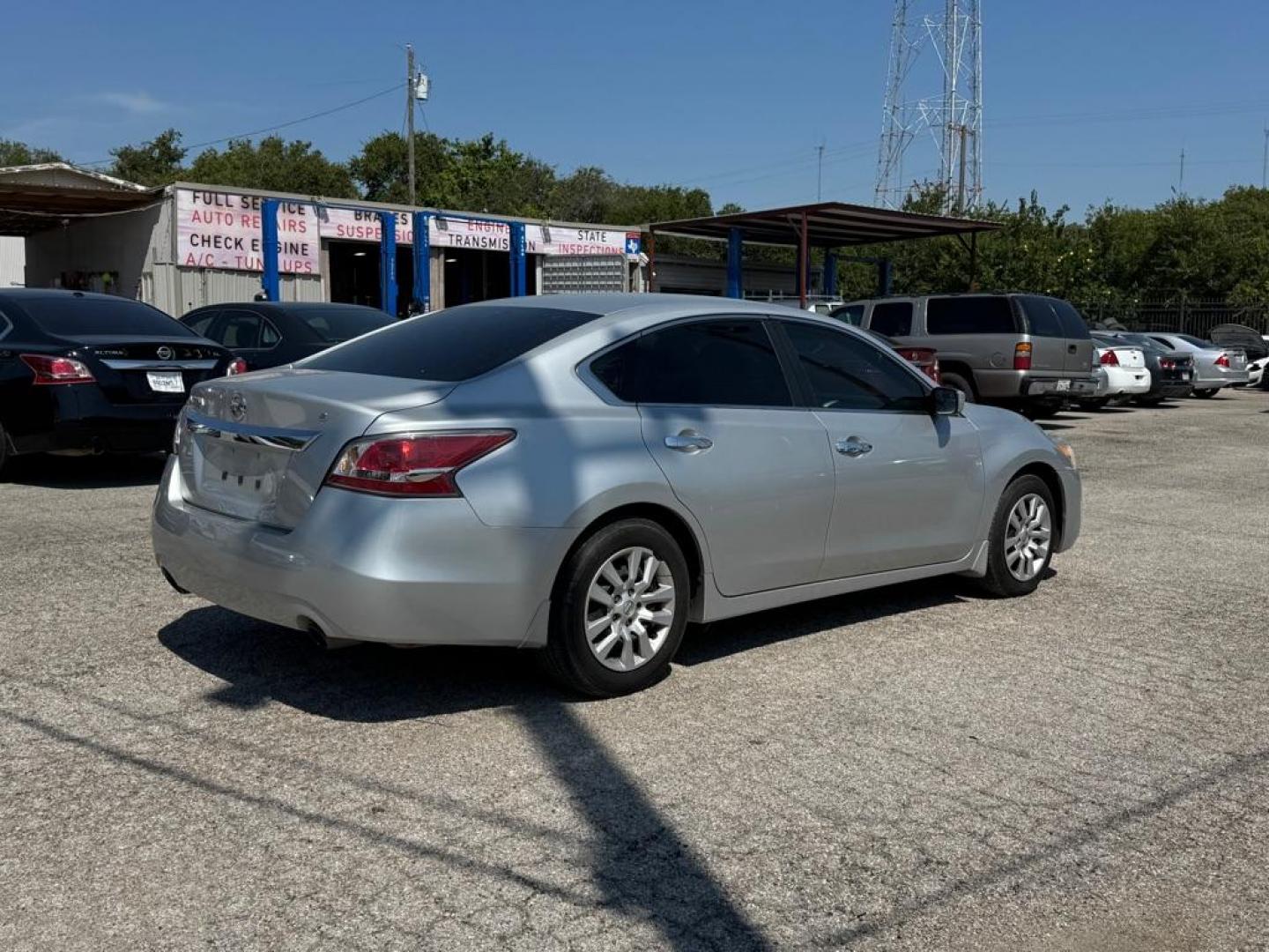 2015 SILVER NISSAN ALTIMA 2.5 (1N4AL3APXFC) with an 2.5L engine, Continuously Variable transmission, located at 1507 S Hwy 67, Cedar Hill, TX, 75104, (972) 293-1833, 32.556370, -96.973297 - Photo#2