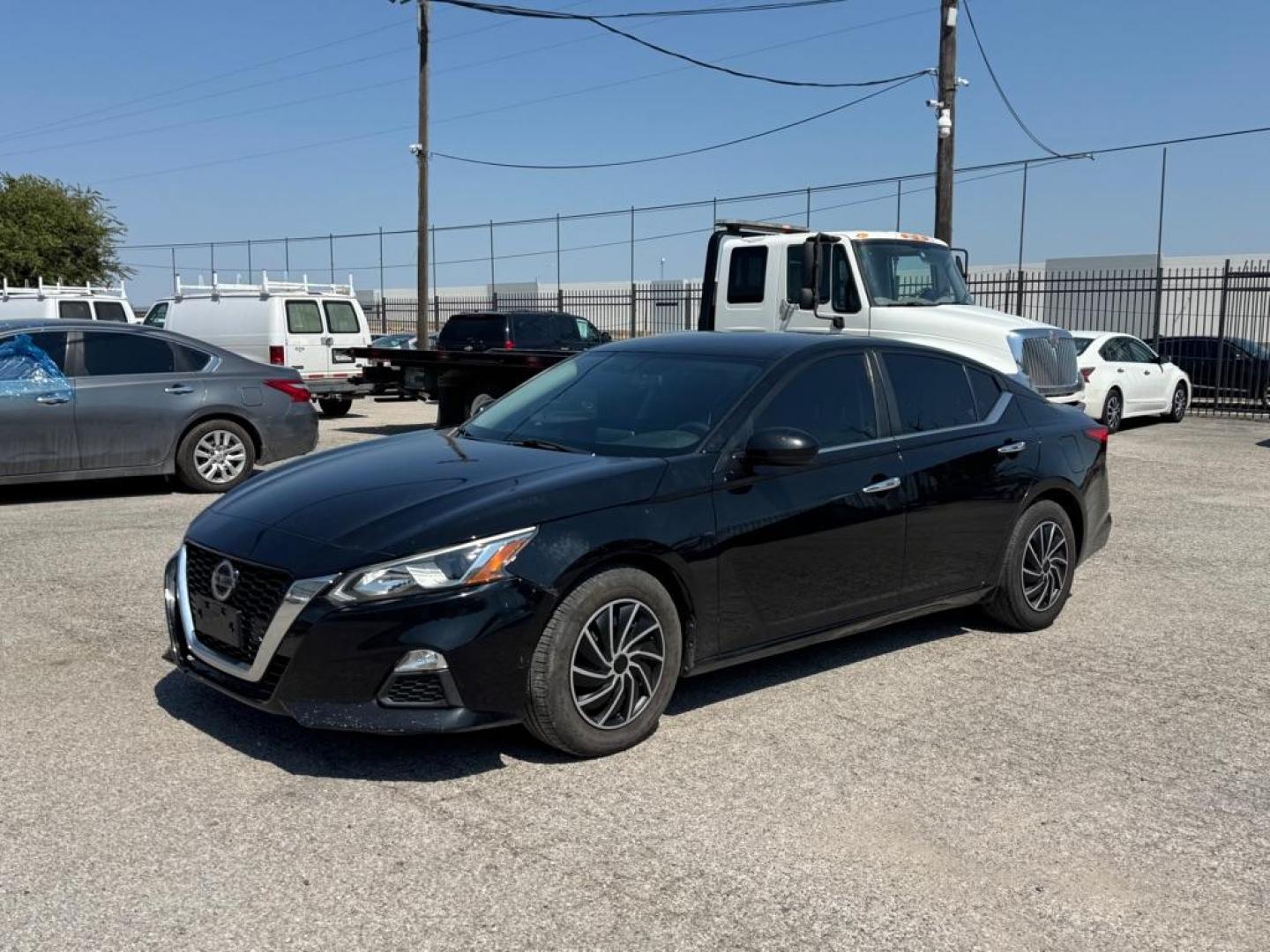 2020 BLACK NISSAN ALTIMA S (1N4BL4BVXLC) with an 2.5L engine, Continuously Variable transmission, located at 1507 S Hwy 67, Cedar Hill, TX, 75104, (972) 293-1833, 32.556370, -96.973297 - Photo#0