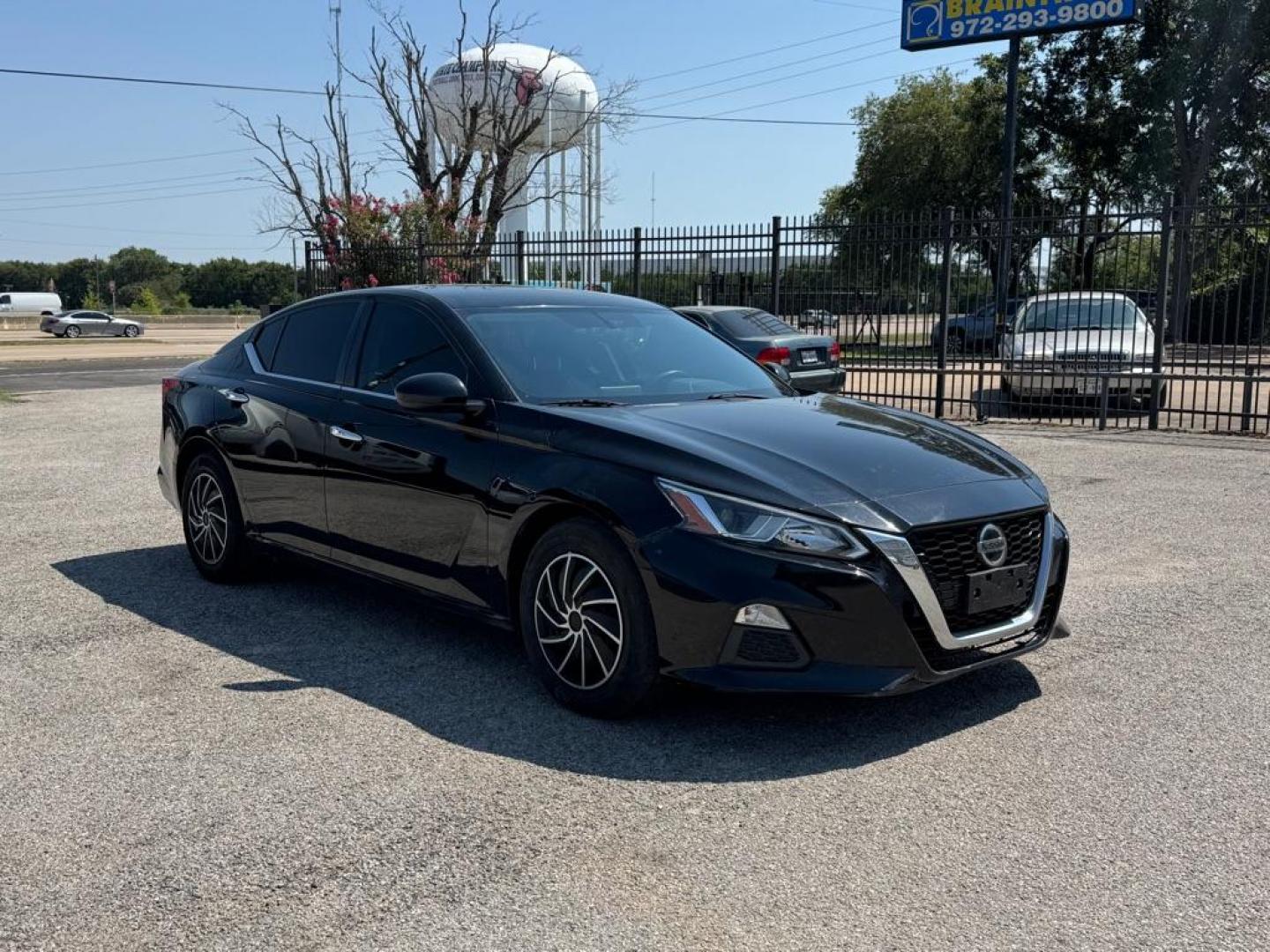 2020 BLACK NISSAN ALTIMA S (1N4BL4BVXLC) with an 2.5L engine, Continuously Variable transmission, located at 1507 S Hwy 67, Cedar Hill, TX, 75104, (972) 293-1833, 32.556370, -96.973297 - Photo#1