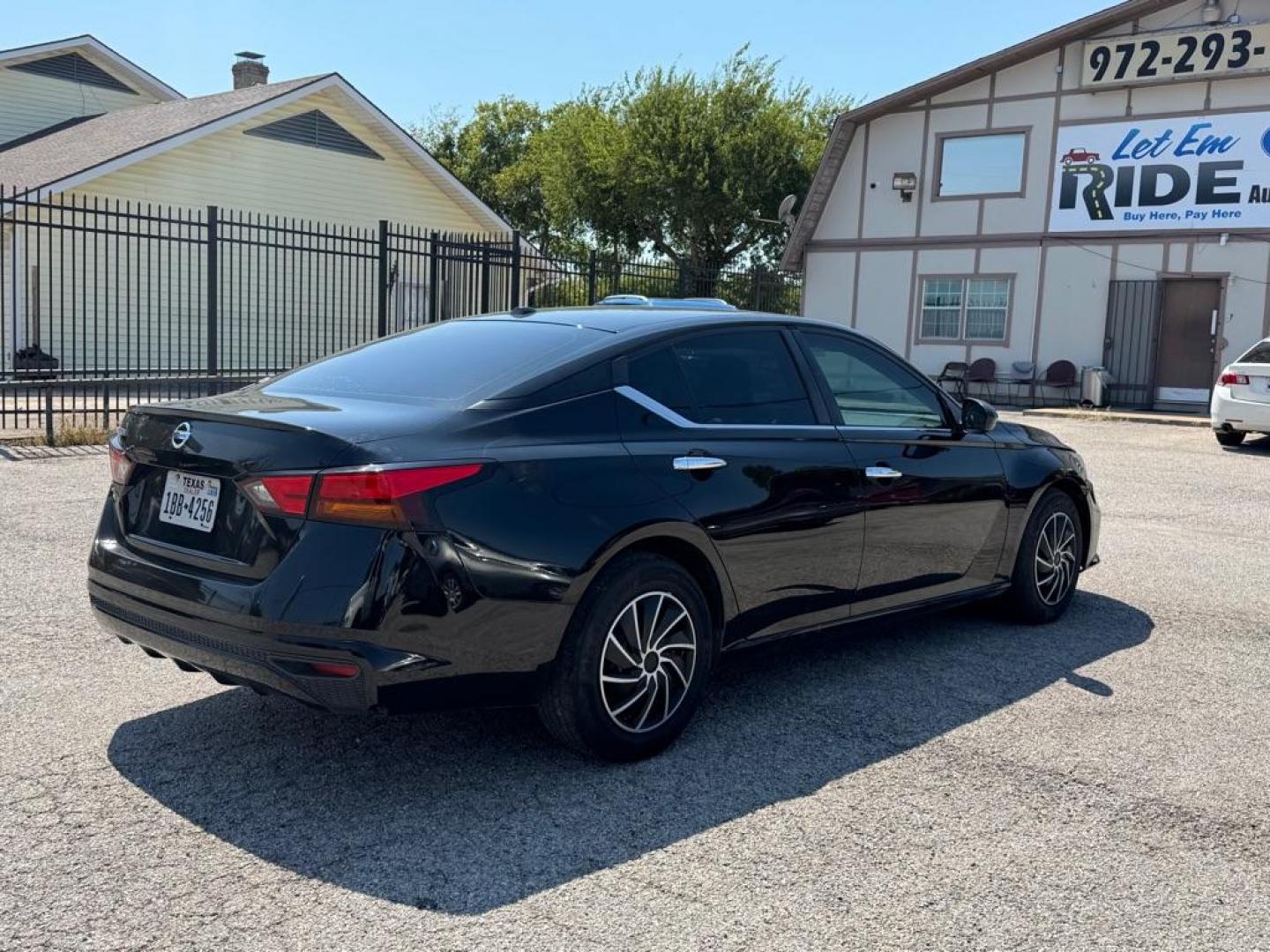 2020 BLACK NISSAN ALTIMA S (1N4BL4BVXLC) with an 2.5L engine, Continuously Variable transmission, located at 1507 S Hwy 67, Cedar Hill, TX, 75104, (972) 293-1833, 32.556370, -96.973297 - Photo#2