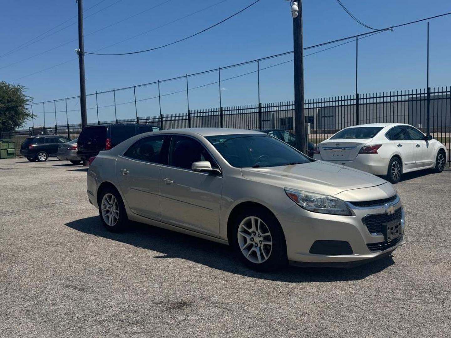 2015 BEIGE CHEVROLET MALIBU 1LT (1G11C5SL1FF) with an 2.5L engine, Automatic transmission, located at 1507 S Hwy 67, Cedar Hill, TX, 75104, (972) 293-1833, 32.556370, -96.973297 - Photo#0