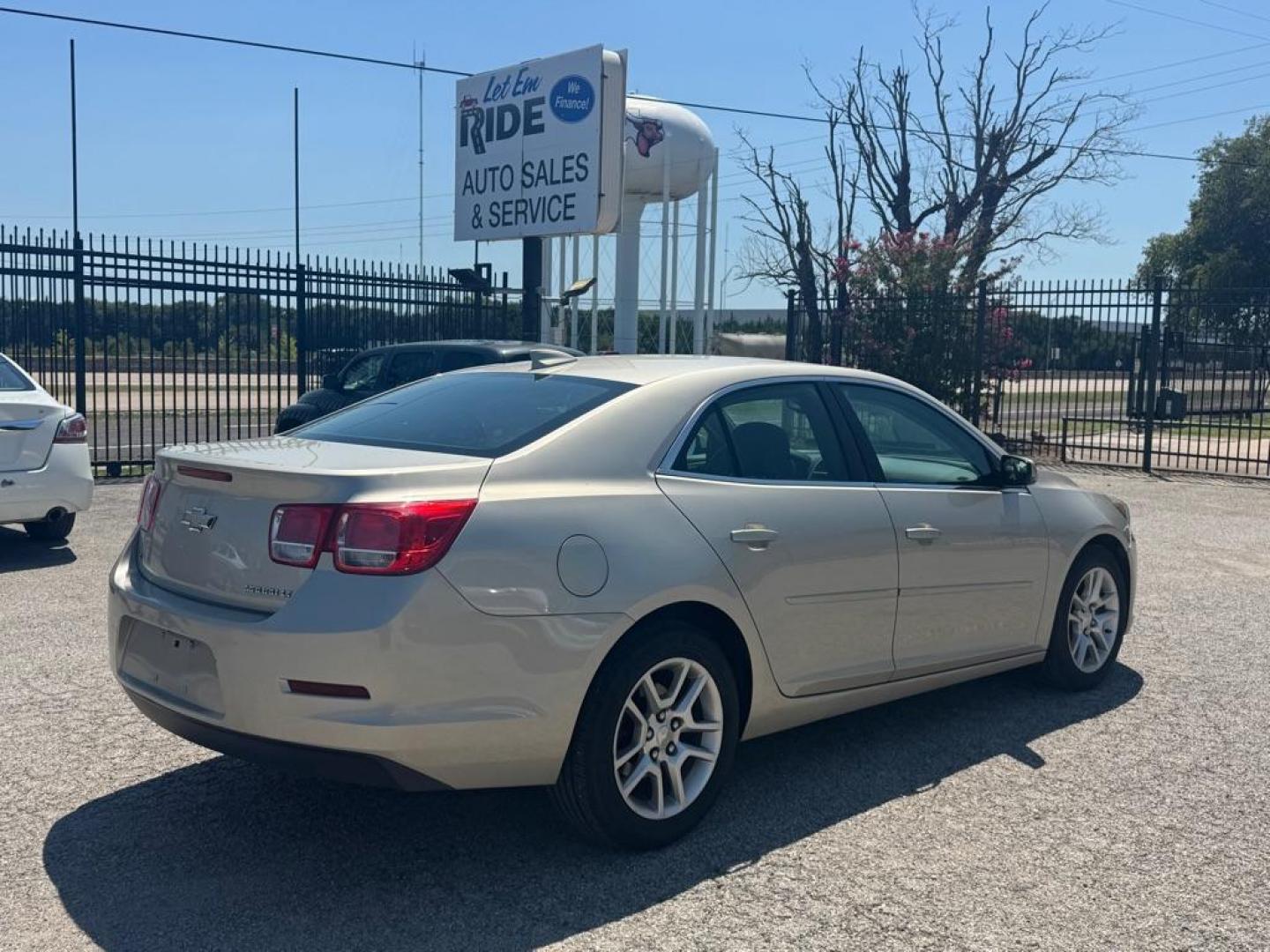 2015 BEIGE CHEVROLET MALIBU 1LT (1G11C5SL1FF) with an 2.5L engine, Automatic transmission, located at 1507 S Hwy 67, Cedar Hill, TX, 75104, (972) 293-1833, 32.556370, -96.973297 - Photo#1
