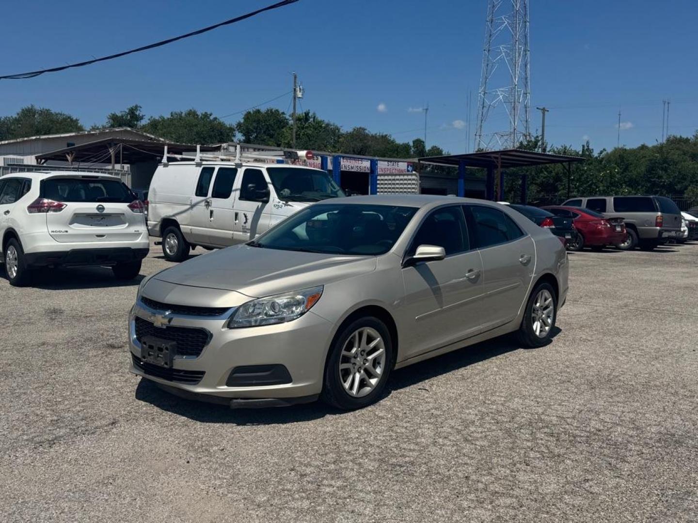 2015 BEIGE CHEVROLET MALIBU 1LT (1G11C5SL1FF) with an 2.5L engine, Automatic transmission, located at 1507 S Hwy 67, Cedar Hill, TX, 75104, (972) 293-1833, 32.556370, -96.973297 - Photo#3