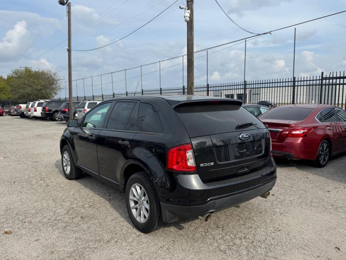 2013 BLACK FORD EDGE SE (2FMDK3GC0DB) with an 3.5L engine, Automatic transmission, located at 1507 S Hwy 67, Cedar Hill, TX, 75104, (972) 293-1833, 32.556370, -96.973297 - Photo#3