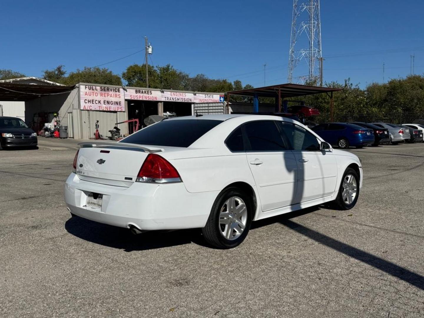 2012 WHITE CHEVROLET IMPALA LT (2G1WB5E30C1) with an 3.6L engine, Automatic transmission, located at 1507 S Hwy 67, Cedar Hill, TX, 75104, (972) 293-1833, 32.556370, -96.973297 - Photo#2