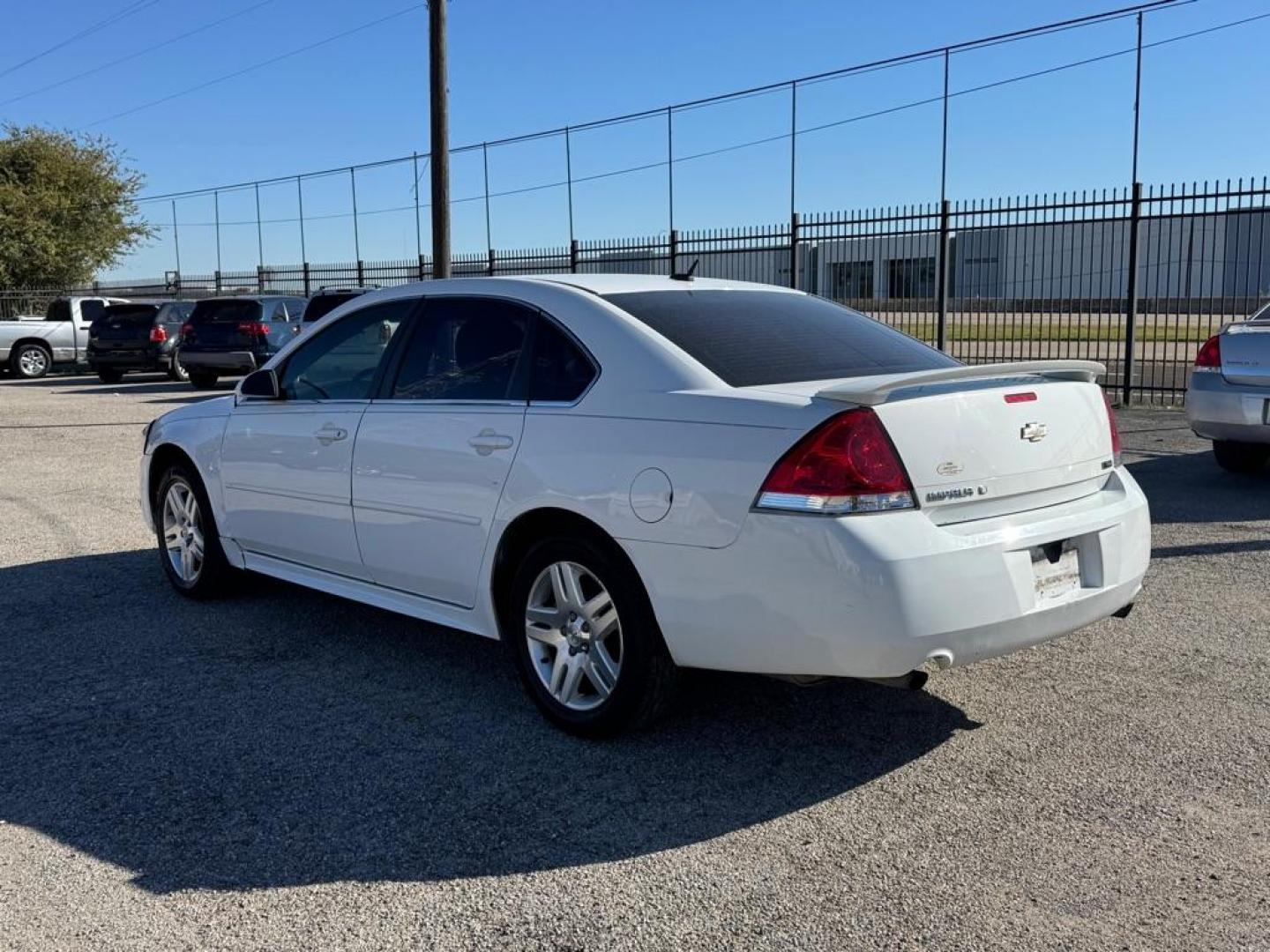 2012 WHITE CHEVROLET IMPALA LT (2G1WB5E30C1) with an 3.6L engine, Automatic transmission, located at 1507 S Hwy 67, Cedar Hill, TX, 75104, (972) 293-1833, 32.556370, -96.973297 - Photo#3