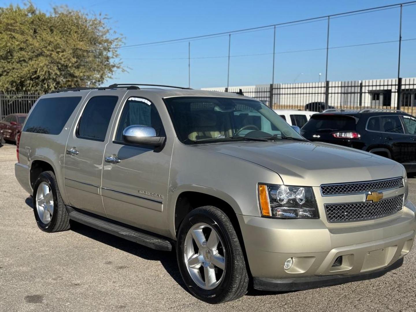 2013 CHEVROLET SUBURBAN 1500 LTZ (1GNSCKE0XDR) with an 5.3L engine, Automatic transmission, located at 1507 S Hwy 67, Cedar Hill, TX, 75104, (972) 293-1833, 32.556370, -96.973297 - Photo#1