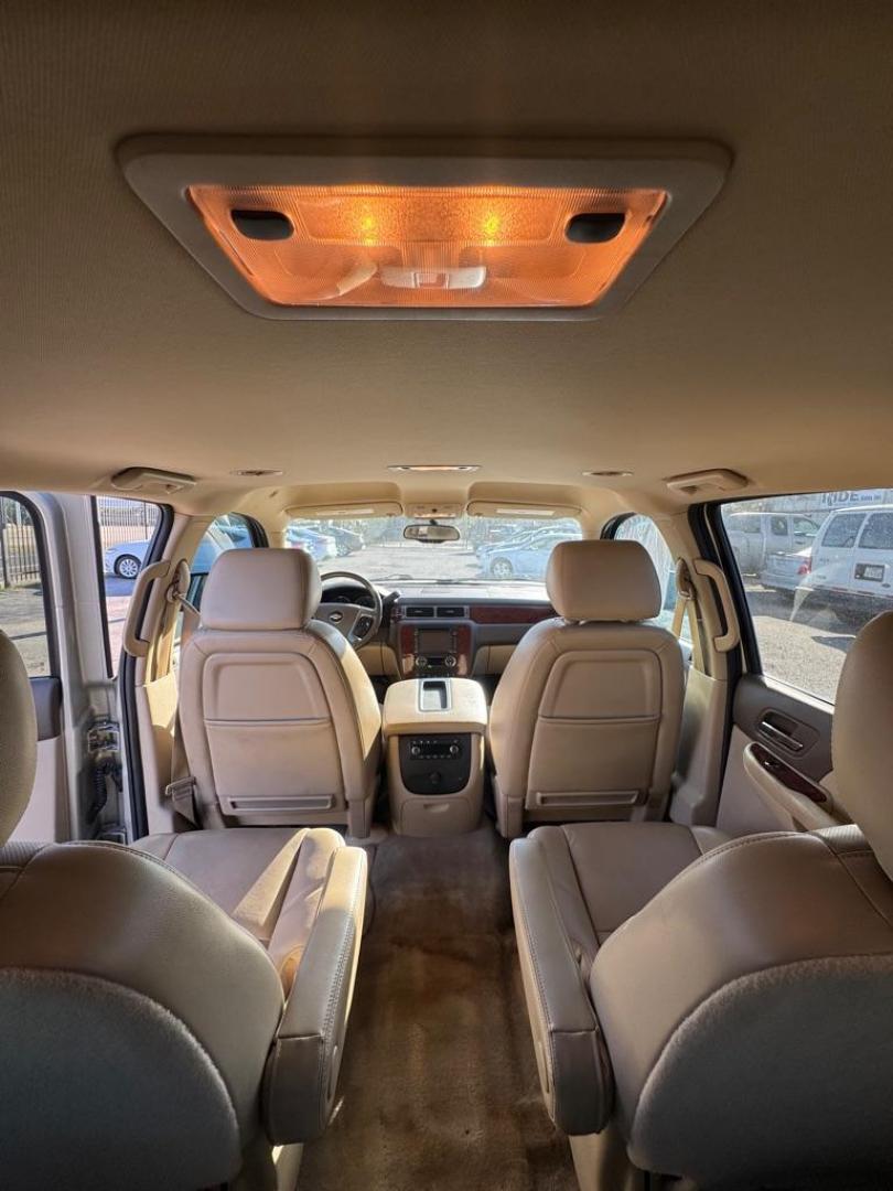 2013 CHEVROLET SUBURBAN 1500 LTZ (1GNSCKE0XDR) with an 5.3L engine, Automatic transmission, located at 1507 S Hwy 67, Cedar Hill, TX, 75104, (972) 293-1833, 32.556370, -96.973297 - Photo#6