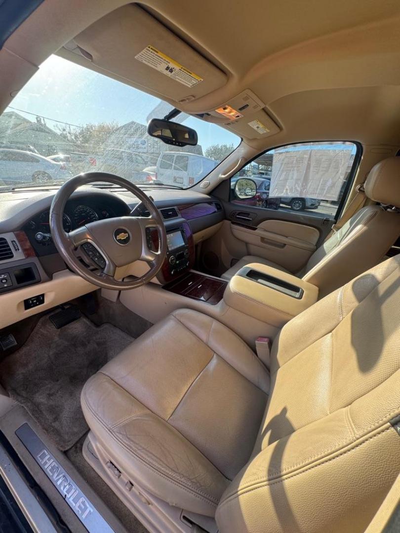 2013 CHEVROLET SUBURBAN 1500 LTZ (1GNSCKE0XDR) with an 5.3L engine, Automatic transmission, located at 1507 S Hwy 67, Cedar Hill, TX, 75104, (972) 293-1833, 32.556370, -96.973297 - Photo#8