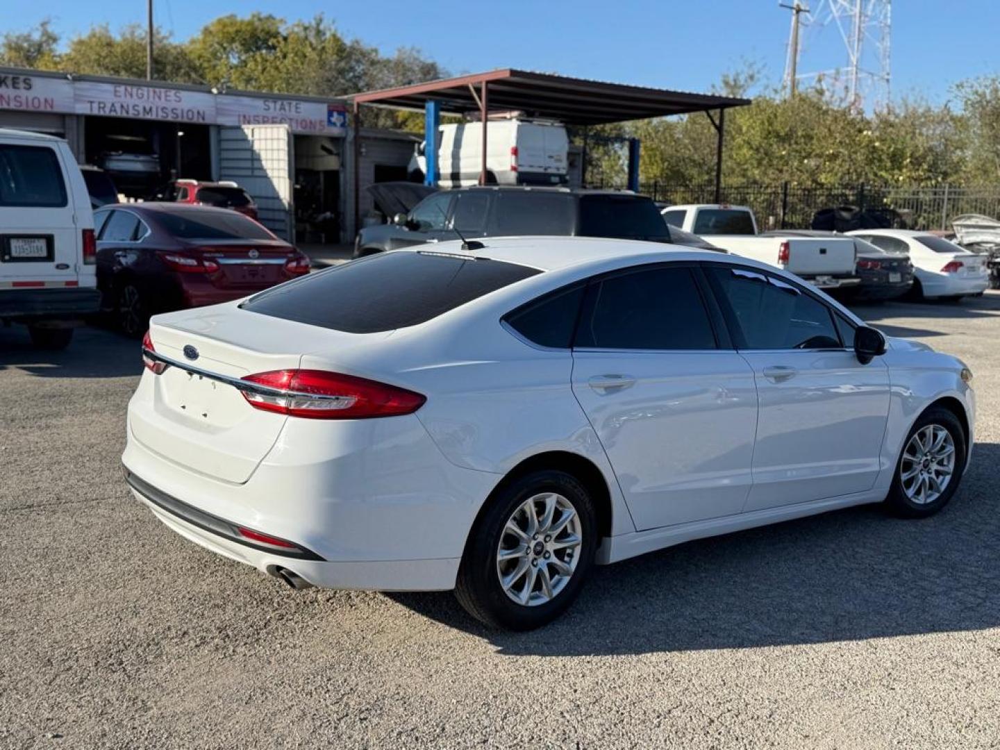 2017 WHITE FORD FUSION S (3FA6P0G77HR) with an 2.5L engine, Automatic transmission, located at 1507 S Hwy 67, Cedar Hill, TX, 75104, (972) 293-1833, 32.556370, -96.973297 - Photo#2