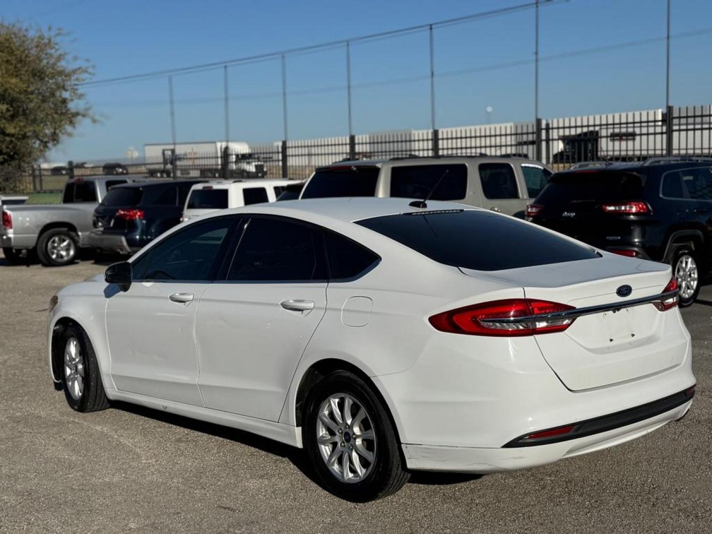 2017 WHITE FORD FUSION S (3FA6P0G77HR) with an 2.5L engine, Automatic transmission, located at 1507 S Hwy 67, Cedar Hill, TX, 75104, (972) 293-1833, 32.556370, -96.973297 - Photo#3