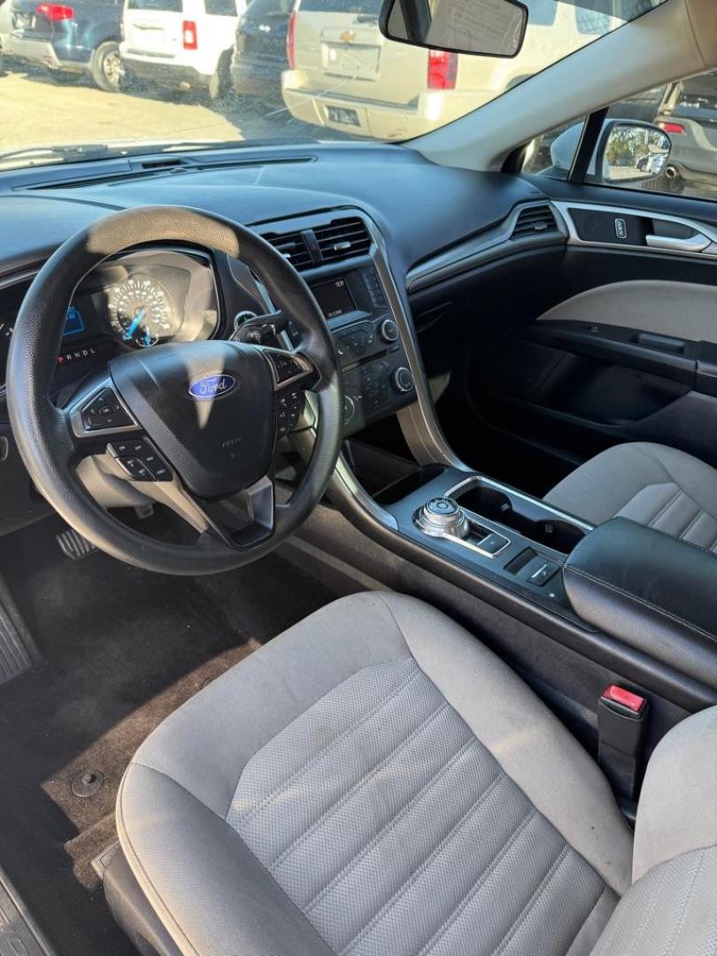 2017 WHITE FORD FUSION S (3FA6P0G77HR) with an 2.5L engine, Automatic transmission, located at 1507 S Hwy 67, Cedar Hill, TX, 75104, (972) 293-1833, 32.556370, -96.973297 - Photo#7
