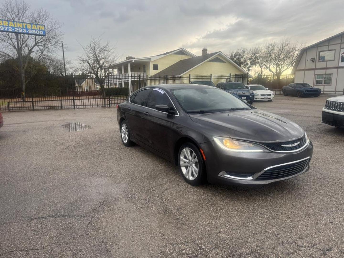 2015 GRAY CHRYSLER 200 LIMITED (1C3CCCAB8FN) with an 2.4L engine, Automatic transmission, located at 1507 S Hwy 67, Cedar Hill, TX, 75104, (972) 293-1833, 32.556370, -96.973297 - Photo#1
