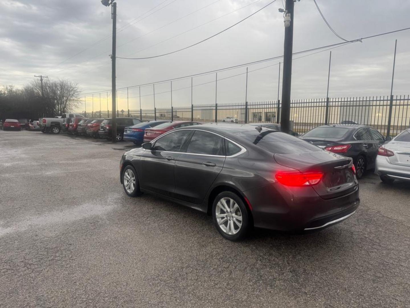2015 GRAY CHRYSLER 200 LIMITED (1C3CCCAB8FN) with an 2.4L engine, Automatic transmission, located at 1507 S Hwy 67, Cedar Hill, TX, 75104, (972) 293-1833, 32.556370, -96.973297 - Photo#3