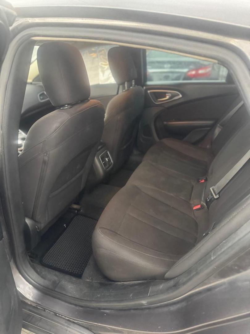 2015 GRAY CHRYSLER 200 LIMITED (1C3CCCAB8FN) with an 2.4L engine, Automatic transmission, located at 1507 S Hwy 67, Cedar Hill, TX, 75104, (972) 293-1833, 32.556370, -96.973297 - Photo#4