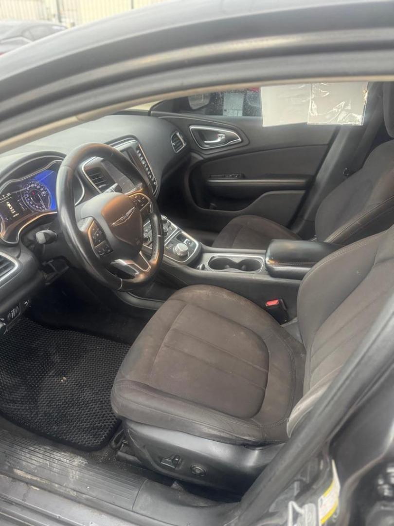 2015 GRAY CHRYSLER 200 LIMITED (1C3CCCAB8FN) with an 2.4L engine, Automatic transmission, located at 1507 S Hwy 67, Cedar Hill, TX, 75104, (972) 293-1833, 32.556370, -96.973297 - Photo#5