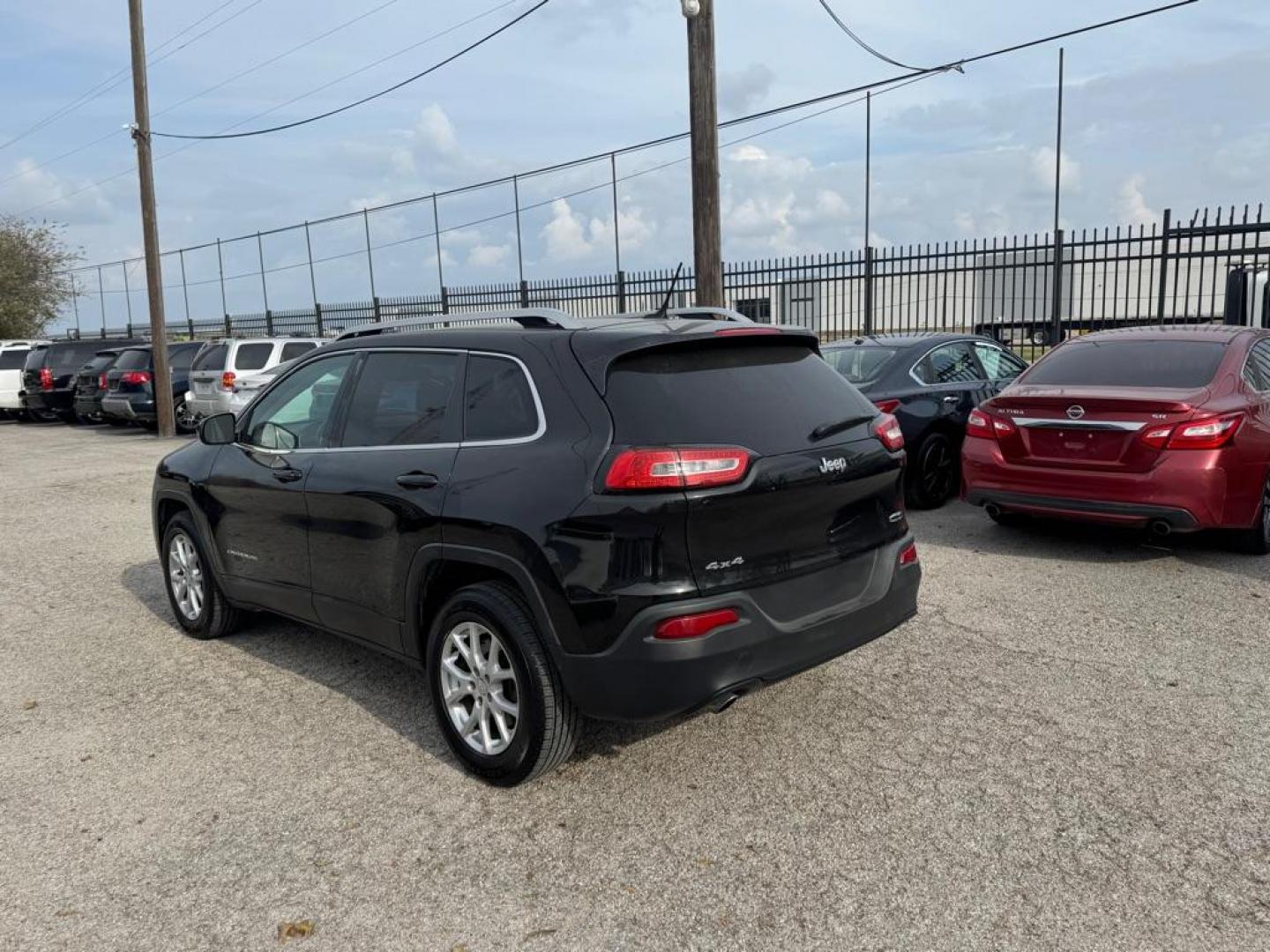 2014 BLACK JEEP CHEROKEE LATITUDE (1C4PJMCB3EW) with an 2.4L engine, Automatic transmission, located at 1507 S Hwy 67, Cedar Hill, TX, 75104, (972) 293-1833, 32.556370, -96.973297 - Photo#3