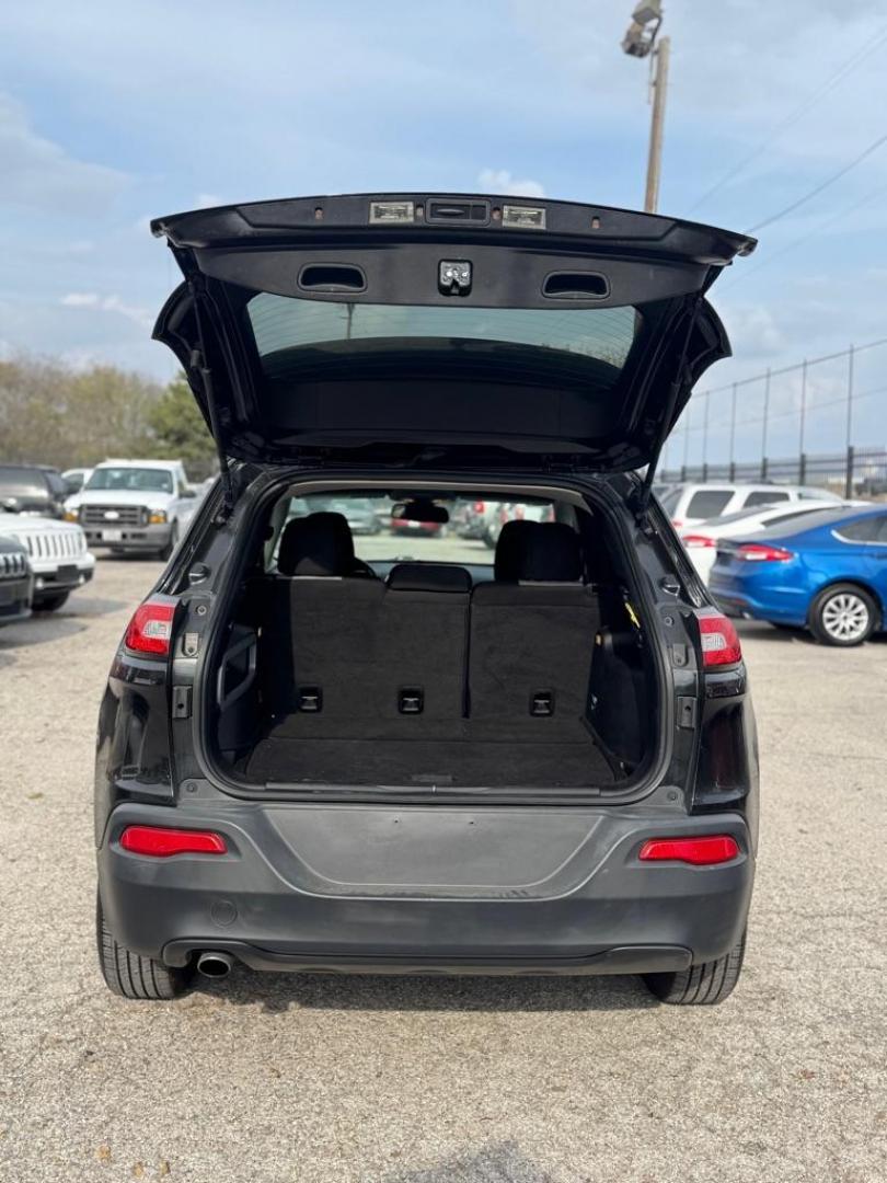 2014 BLACK JEEP CHEROKEE LATITUDE (1C4PJMCB3EW) with an 2.4L engine, Automatic transmission, located at 1507 S Hwy 67, Cedar Hill, TX, 75104, (972) 293-1833, 32.556370, -96.973297 - Photo#4