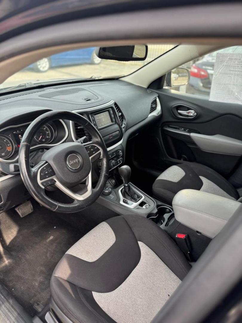 2014 BLACK JEEP CHEROKEE LATITUDE (1C4PJMCB3EW) with an 2.4L engine, Automatic transmission, located at 1507 S Hwy 67, Cedar Hill, TX, 75104, (972) 293-1833, 32.556370, -96.973297 - Photo#5