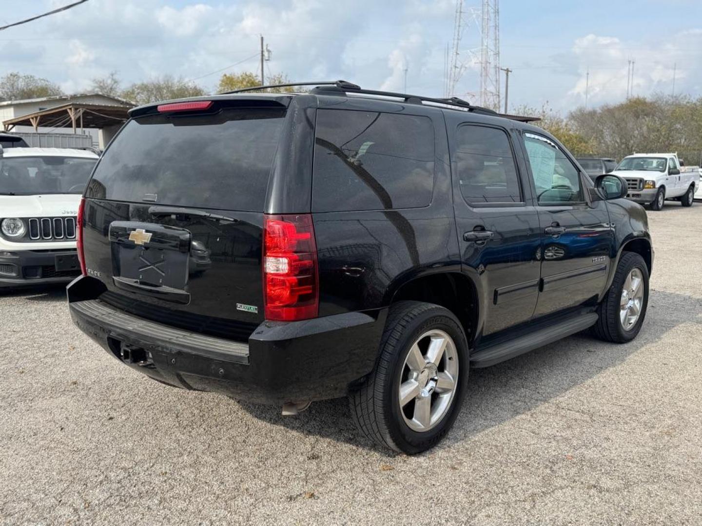 2011 BLACK CHEVROLET TAHOE 1500 LT (1GNSKBE07BR) with an 5.3L engine, Automatic transmission, located at 1507 S Hwy 67, Cedar Hill, TX, 75104, (972) 293-1833, 32.556370, -96.973297 - Photo#2
