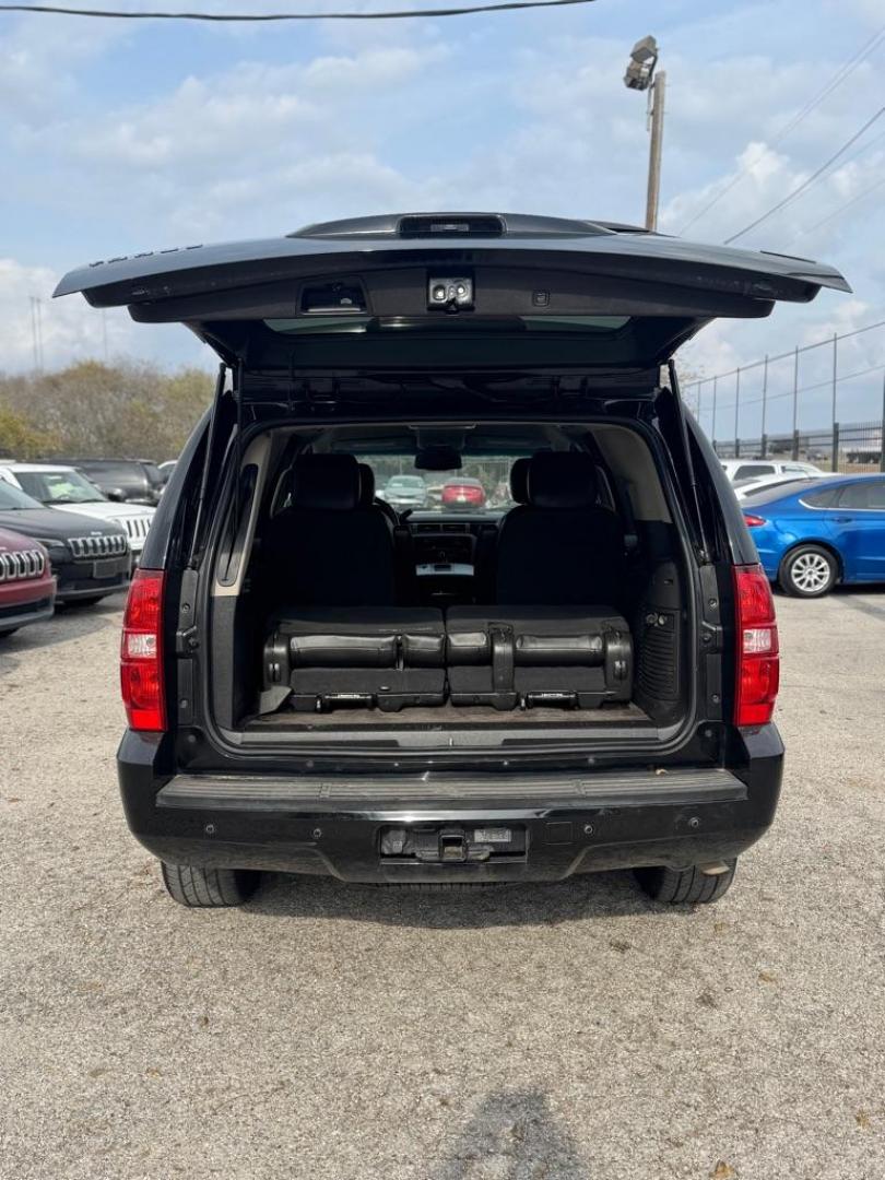 2011 BLACK CHEVROLET TAHOE 1500 LT (1GNSKBE07BR) with an 5.3L engine, Automatic transmission, located at 1507 S Hwy 67, Cedar Hill, TX, 75104, (972) 293-1833, 32.556370, -96.973297 - Photo#4
