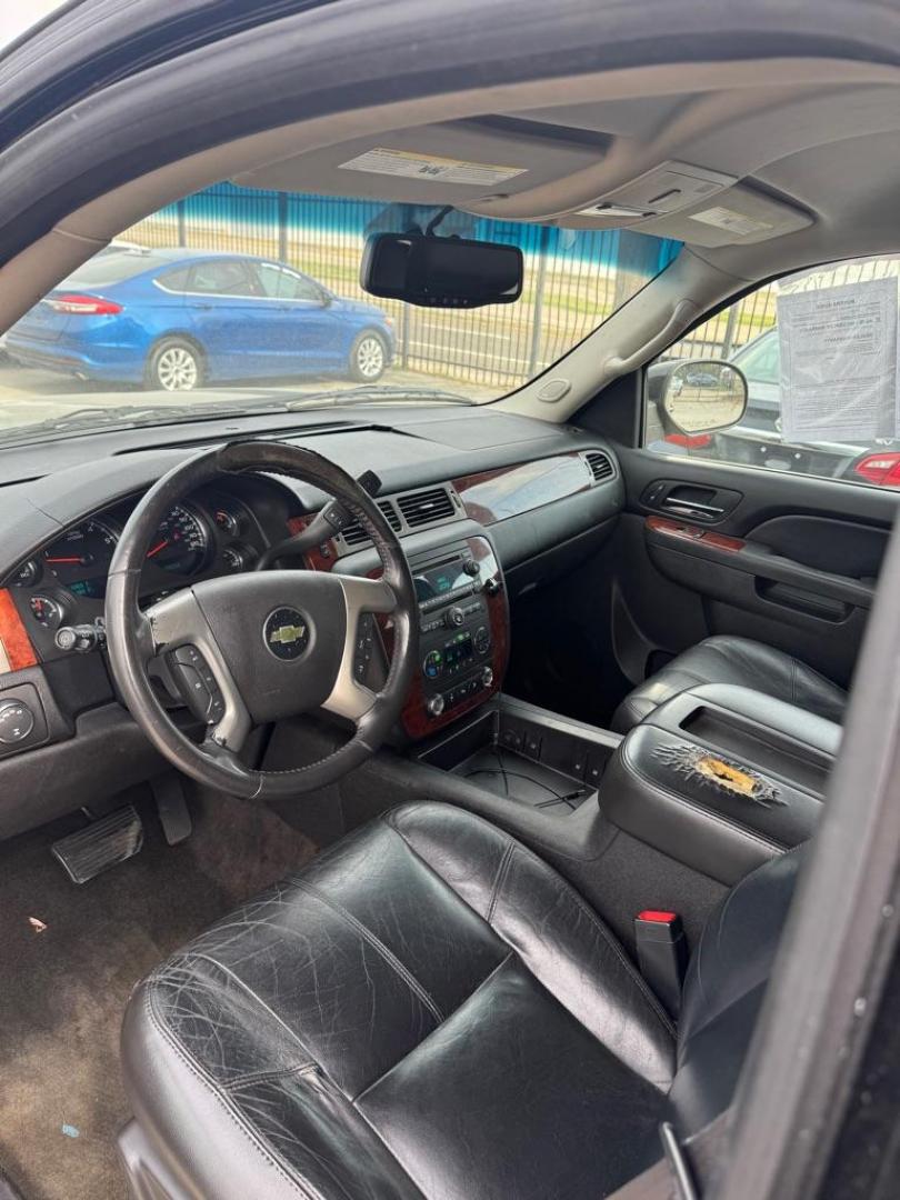 2011 BLACK CHEVROLET TAHOE 1500 LT (1GNSKBE07BR) with an 5.3L engine, Automatic transmission, located at 1507 S Hwy 67, Cedar Hill, TX, 75104, (972) 293-1833, 32.556370, -96.973297 - Photo#5