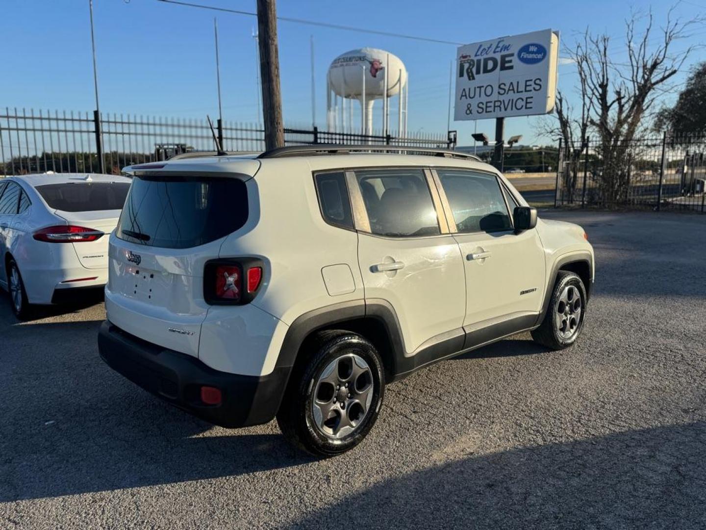 2016 WHITE JEEP RENEGADE SPORT (ZACCJAAT8GP) with an 2.4L engine, Automatic transmission, located at 1507 S Hwy 67, Cedar Hill, TX, 75104, (972) 293-1833, 32.556370, -96.973297 - Photo#2