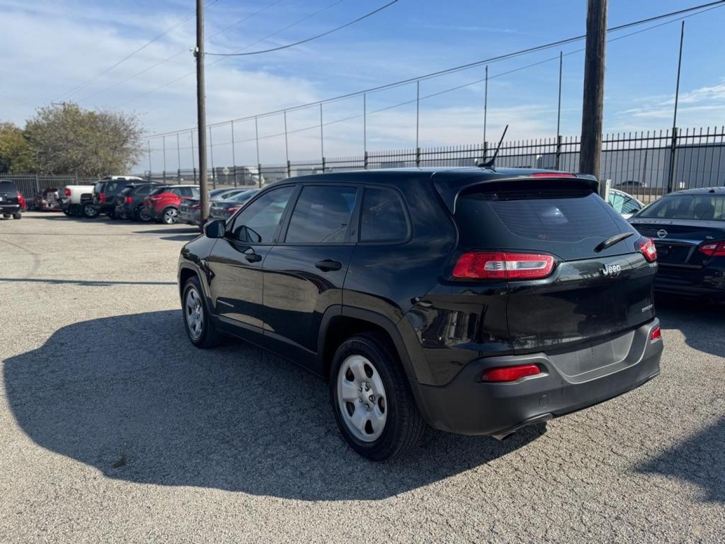 2014 BLACK JEEP CHEROKEE SPORT (1C4PJLAB7EW) with an 2.4L engine, Automatic transmission, located at 1507 S Hwy 67, Cedar Hill, TX, 75104, (972) 293-1833, 32.556370, -96.973297 - Photo#3