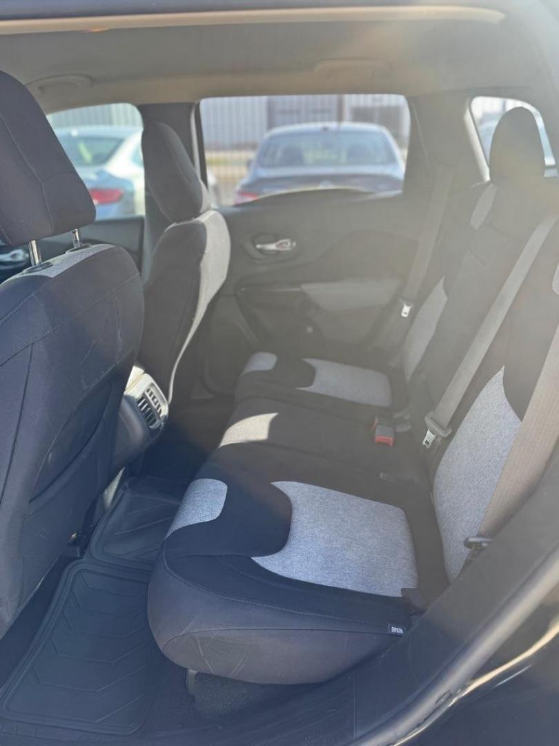 2014 BLACK JEEP CHEROKEE SPORT (1C4PJLAB7EW) with an 2.4L engine, Automatic transmission, located at 1507 S Hwy 67, Cedar Hill, TX, 75104, (972) 293-1833, 32.556370, -96.973297 - Photo#4