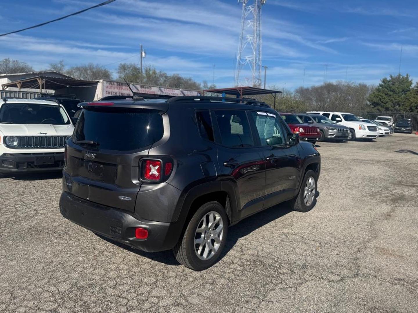 2017 GRAY JEEP RENEGADE LATITUDE (ZACCJBBB1HP) with an 2.4L engine, Automatic transmission, located at 1507 S Hwy 67, Cedar Hill, TX, 75104, (972) 293-1833, 32.556370, -96.973297 - Photo#2