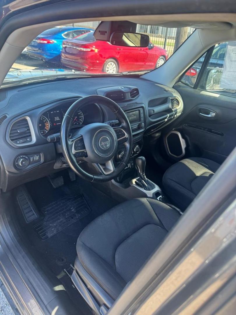 2017 GRAY JEEP RENEGADE LATITUDE (ZACCJBBB1HP) with an 2.4L engine, Automatic transmission, located at 1507 S Hwy 67, Cedar Hill, TX, 75104, (972) 293-1833, 32.556370, -96.973297 - Photo#5