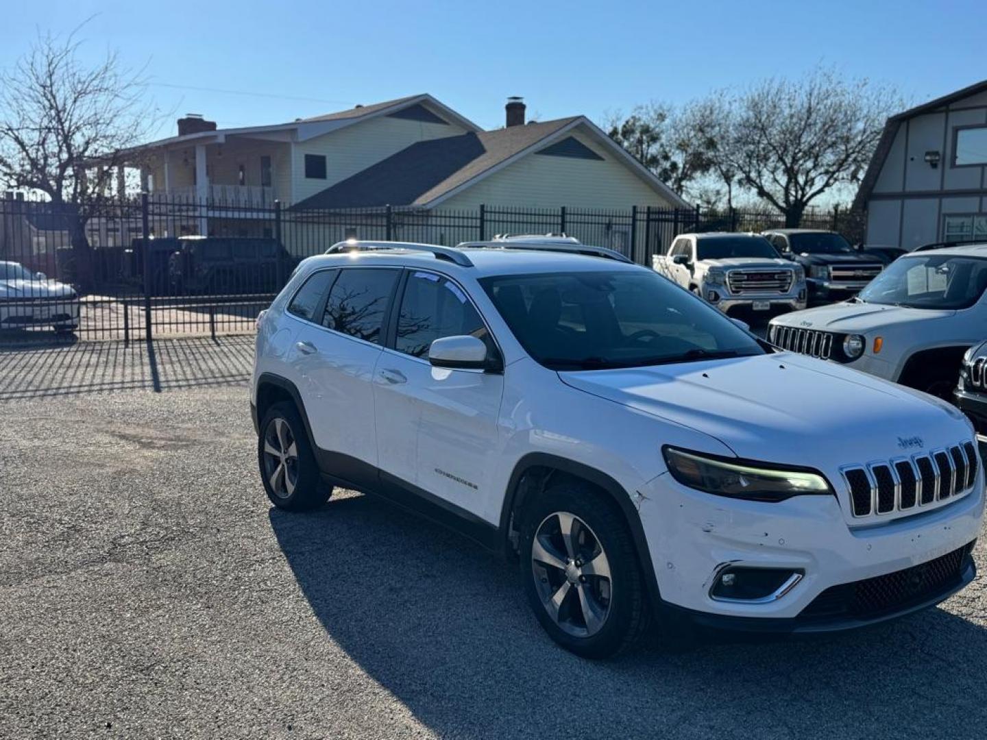 2019 WHITE JEEP CHEROKEE LIMITED (1C4PJLDX1KD) with an 3.2L engine, Automatic transmission, located at 1507 S Hwy 67, Cedar Hill, TX, 75104, (972) 293-1833, 32.556370, -96.973297 - Photo#1
