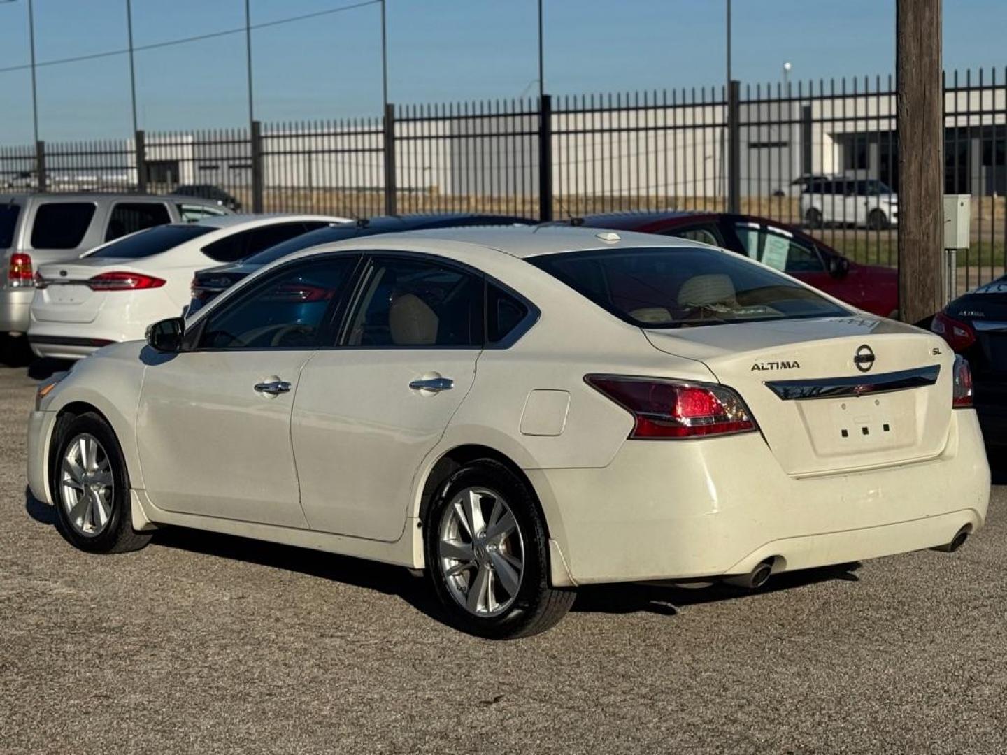 2016 BLUE NISSAN ALTIMA 2.5 (1N4AL3AP8GC) with an 2.5L engine, Continuously Variable transmission, located at 1507 S Hwy 67, Cedar Hill, TX, 75104, (972) 293-1833, 32.556370, -96.973297 - Photo#3