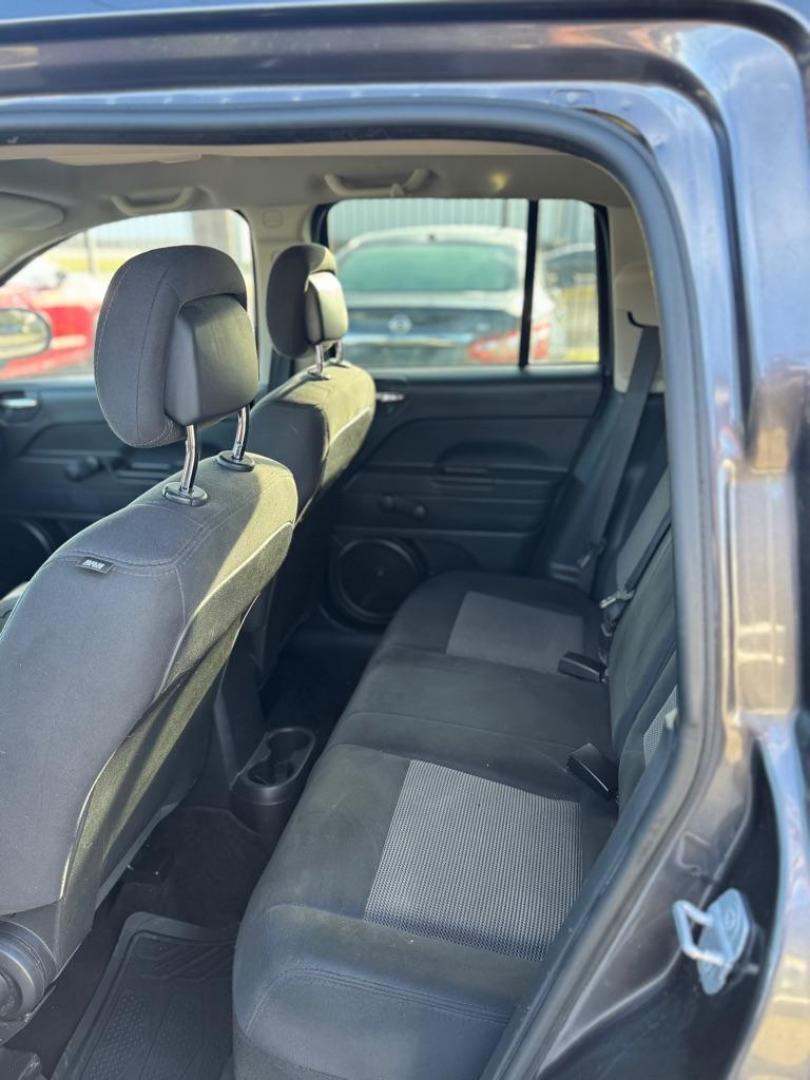 2014 GRAY JEEP COMPASS SPORT (1C4NJCBB1ED) with an 2.4L engine, Continuously Variable transmission, located at 1507 S Hwy 67, Cedar Hill, TX, 75104, (972) 293-1833, 32.556370, -96.973297 - Photo#4