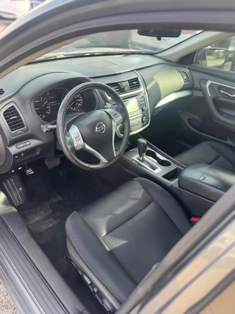 2017 GRAY NISSAN ALTIMA 2.5 (1N4AL3AP6HC) with an 2.5L engine, Continuously Variable transmission, located at 1507 S Hwy 67, Cedar Hill, TX, 75104, (972) 293-1833, 32.556370, -96.973297 - Photo#5