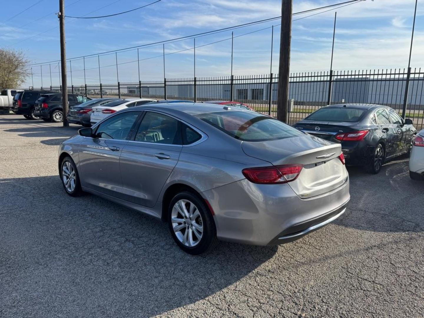 2015 SILVER CHRYSLER 200 LIMITED (1C3CCCAB1FN) with an 2.4L engine, Automatic transmission, located at 1507 S Hwy 67, Cedar Hill, TX, 75104, (972) 293-1833, 32.556370, -96.973297 - Photo#3