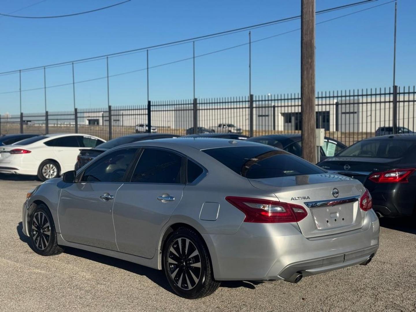 2018 SILVER NISSAN ALTIMA 2.5 (1N4AL3AP1JC) with an 2.5L engine, Continuously Variable transmission, located at 1507 S Hwy 67, Cedar Hill, TX, 75104, (972) 293-1833, 32.556370, -96.973297 - Photo#3