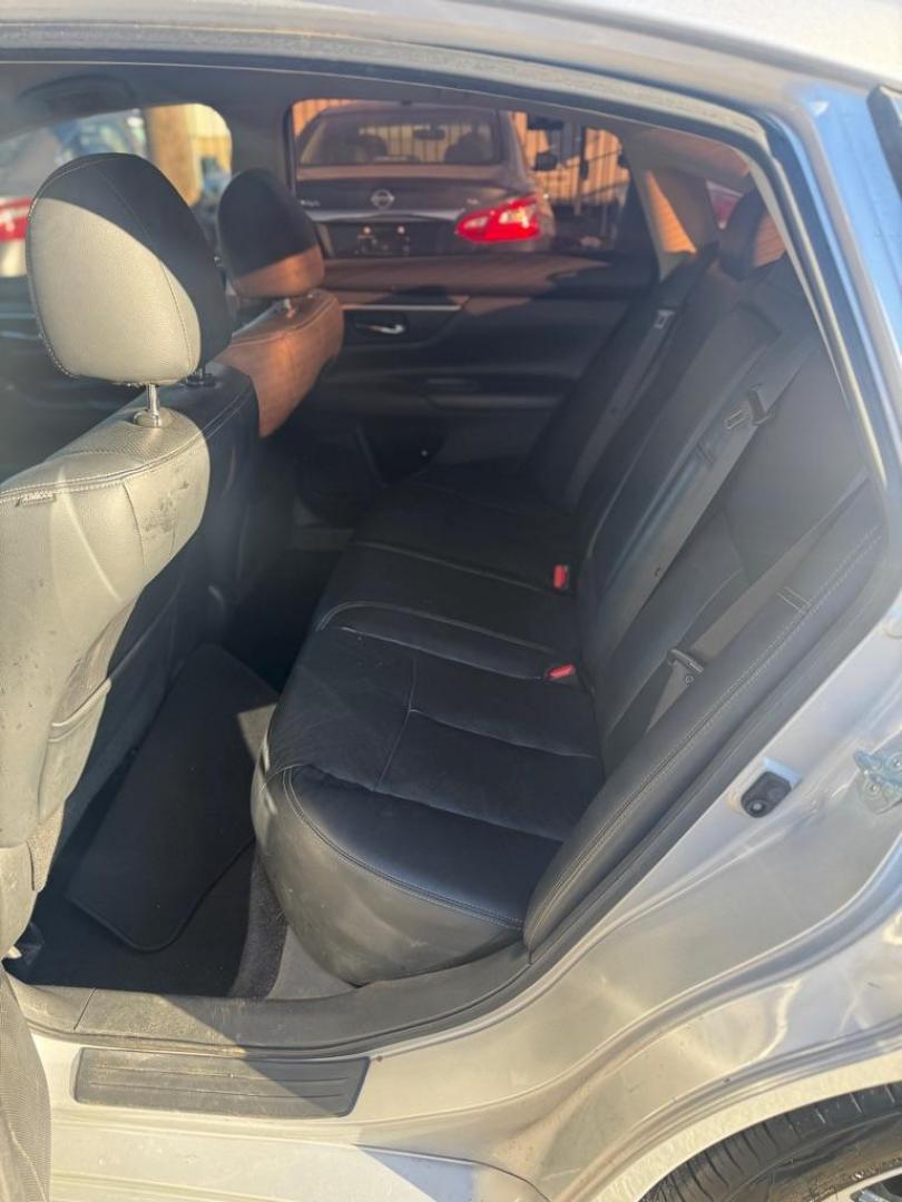 2018 SILVER NISSAN ALTIMA 2.5 (1N4AL3AP1JC) with an 2.5L engine, Continuously Variable transmission, located at 1507 S Hwy 67, Cedar Hill, TX, 75104, (972) 293-1833, 32.556370, -96.973297 - Photo#4