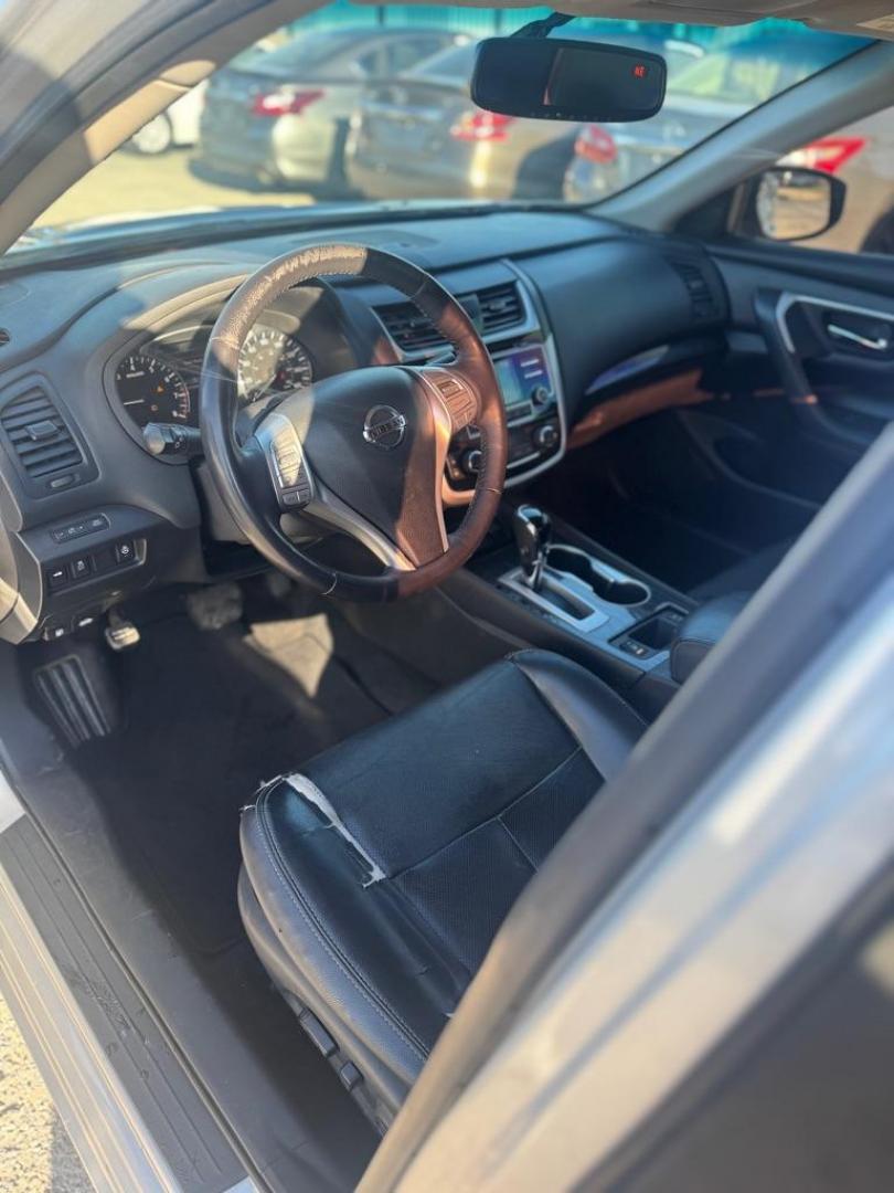 2018 SILVER NISSAN ALTIMA 2.5 (1N4AL3AP1JC) with an 2.5L engine, Continuously Variable transmission, located at 1507 S Hwy 67, Cedar Hill, TX, 75104, (972) 293-1833, 32.556370, -96.973297 - Photo#5