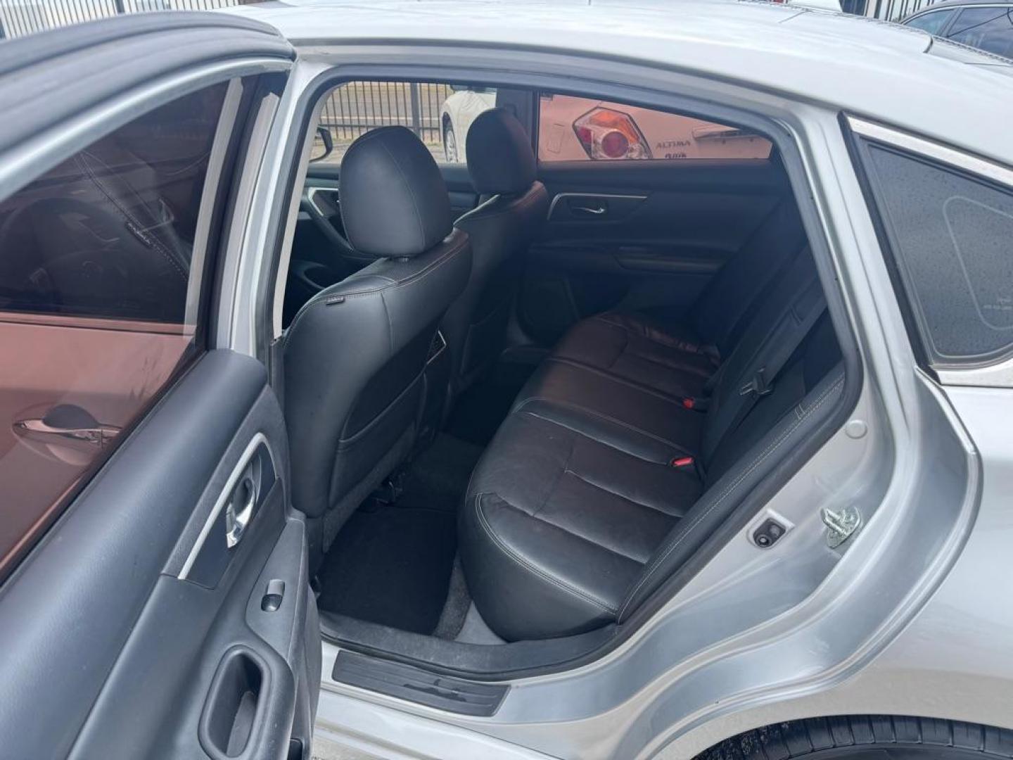 2018 SILVER NISSAN ALTIMA 2.5 (1N4AL3AP1JC) with an 2.5L engine, Continuously Variable transmission, located at 1507 S Hwy 67, Cedar Hill, TX, 75104, (972) 293-1833, 32.556370, -96.973297- Photo#6