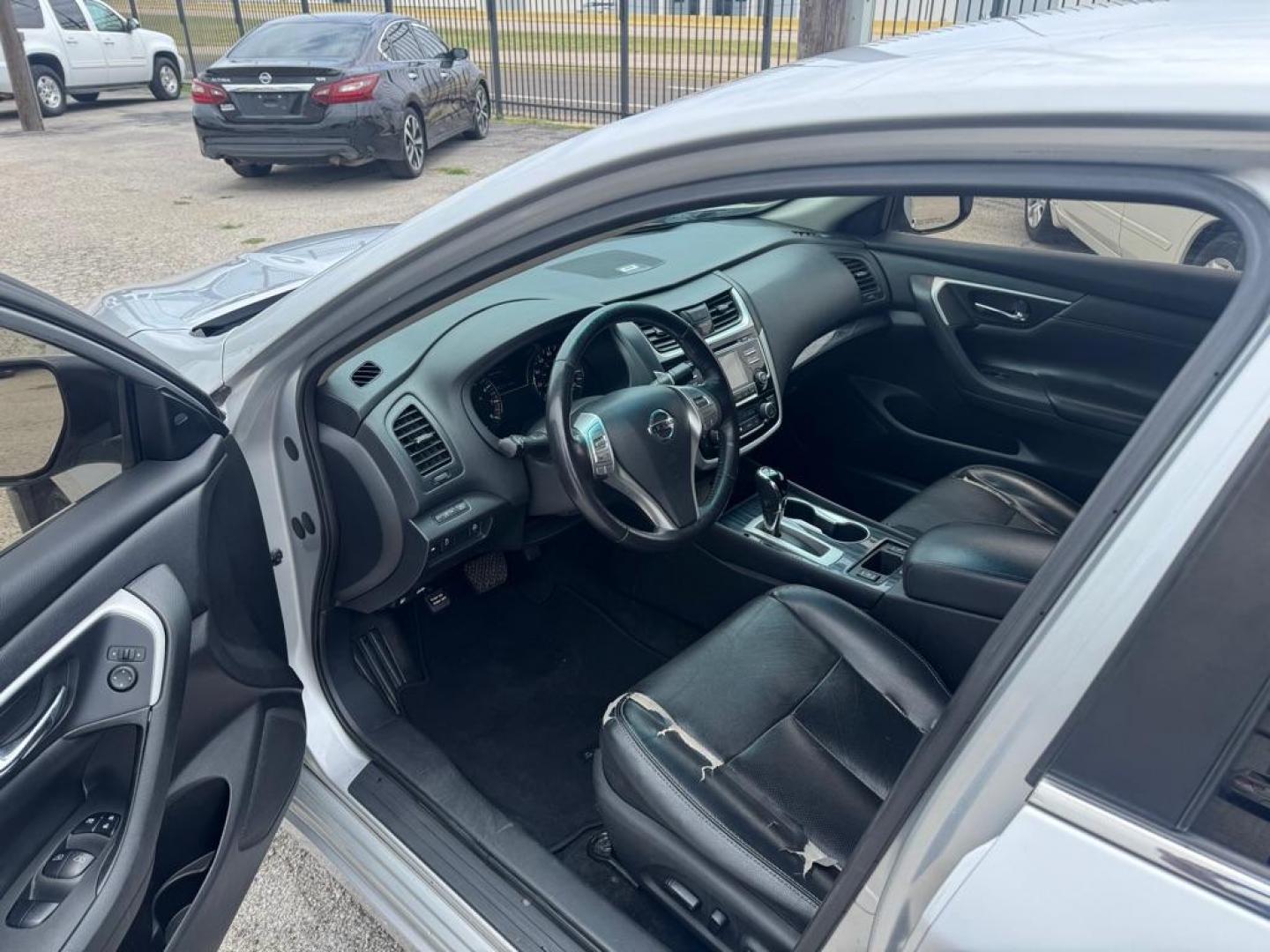 2018 SILVER NISSAN ALTIMA 2.5 (1N4AL3AP1JC) with an 2.5L engine, Continuously Variable transmission, located at 1507 S Hwy 67, Cedar Hill, TX, 75104, (972) 293-1833, 32.556370, -96.973297- Photo#7