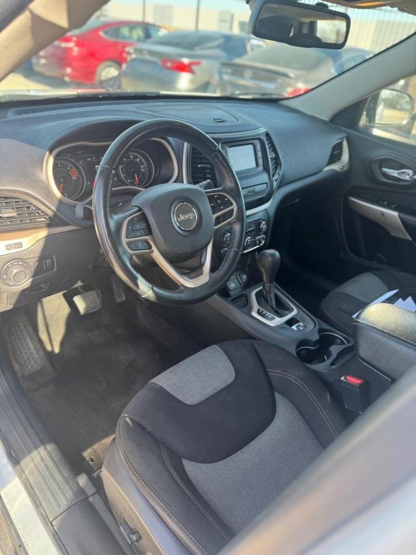 2017 BLACK JEEP CHEROKEE SPORT (1C4PJLAB0HW) with an 2.4L engine, Automatic transmission, located at 1507 S Hwy 67, Cedar Hill, TX, 75104, (972) 293-1833, 32.556370, -96.973297 - Photo#5