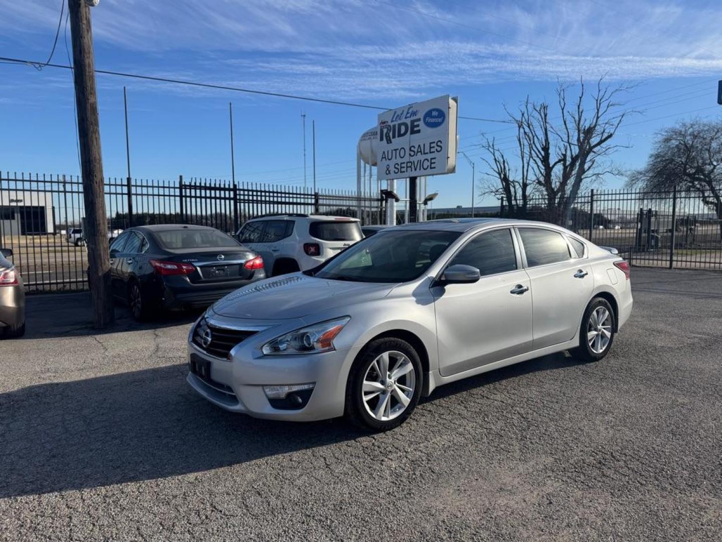 2014 GRAY NISSAN ALTIMA 2.5 (1N4AL3APXEN) with an 2.5L engine, Continuously Variable transmission, located at 1507 S Hwy 67, Cedar Hill, TX, 75104, (972) 293-1833, 32.556370, -96.973297 - Photo#0