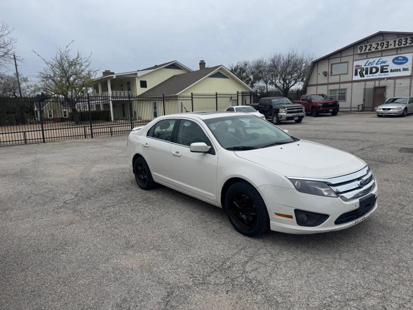 2011 WHITE FORD FUSION SE (3FAHP0HA1BR) with an 2.5L engine, Automatic transmission, located at 1507 S Hwy 67, Cedar Hill, TX, 75104, (972) 293-1833, 32.556370, -96.973297 - Photo#1