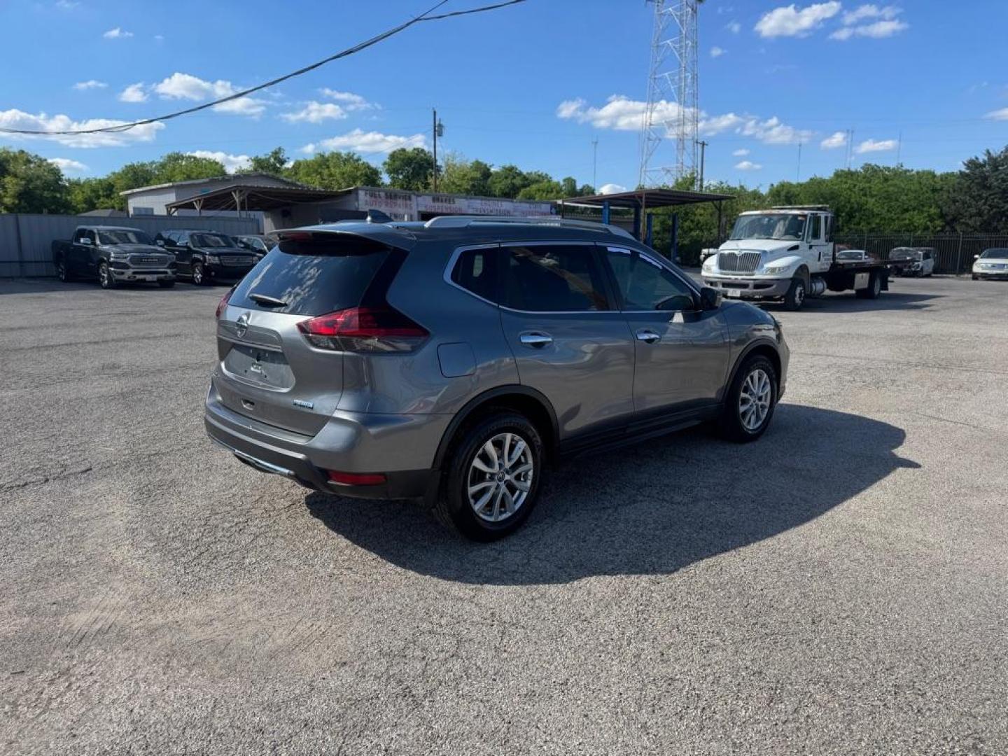 2019 GRAY NISSAN ROGUE S (5N1AT2MTXKC) with an 2.5L engine, Continuously Variable transmission, located at 1507 S Hwy 67, Cedar Hill, TX, 75104, (972) 293-1833, 32.556370, -96.973297 - Photo#2