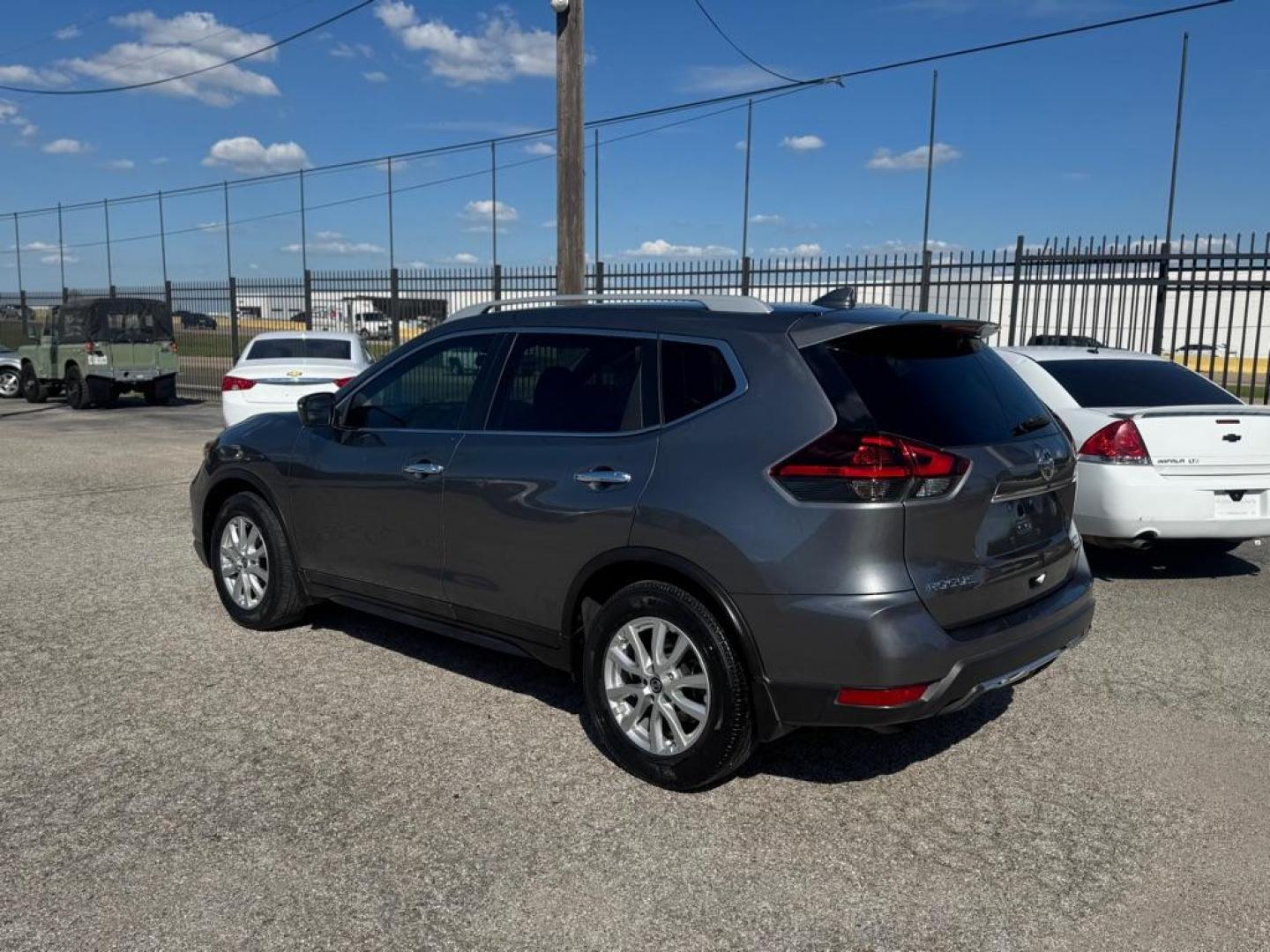 2019 GRAY NISSAN ROGUE S (5N1AT2MTXKC) with an 2.5L engine, Continuously Variable transmission, located at 1507 S Hwy 67, Cedar Hill, TX, 75104, (972) 293-1833, 32.556370, -96.973297 - Photo#3